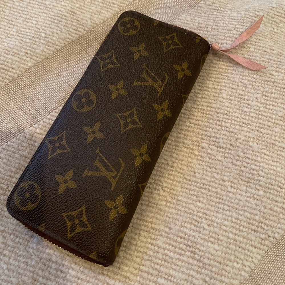 Louie wallet!